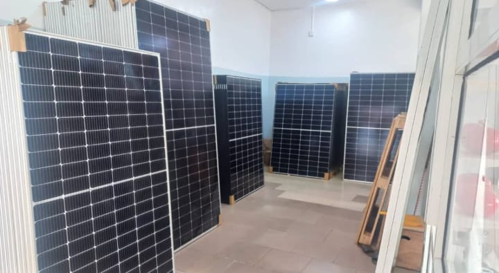 ikangbo_gabriel's tweet photo. 🌞 Explore sustainable energy at our solar shop! Embrace a brighter future with eco-friendly solar solutions. From panels to inverters, we've got your green energy needs covered. Visit us today and power up for a sustainable tomorrow! 🌿 #GoSolar #CleanEnergy #Savecost & 💰 https://t.co/2qaXRht7WI