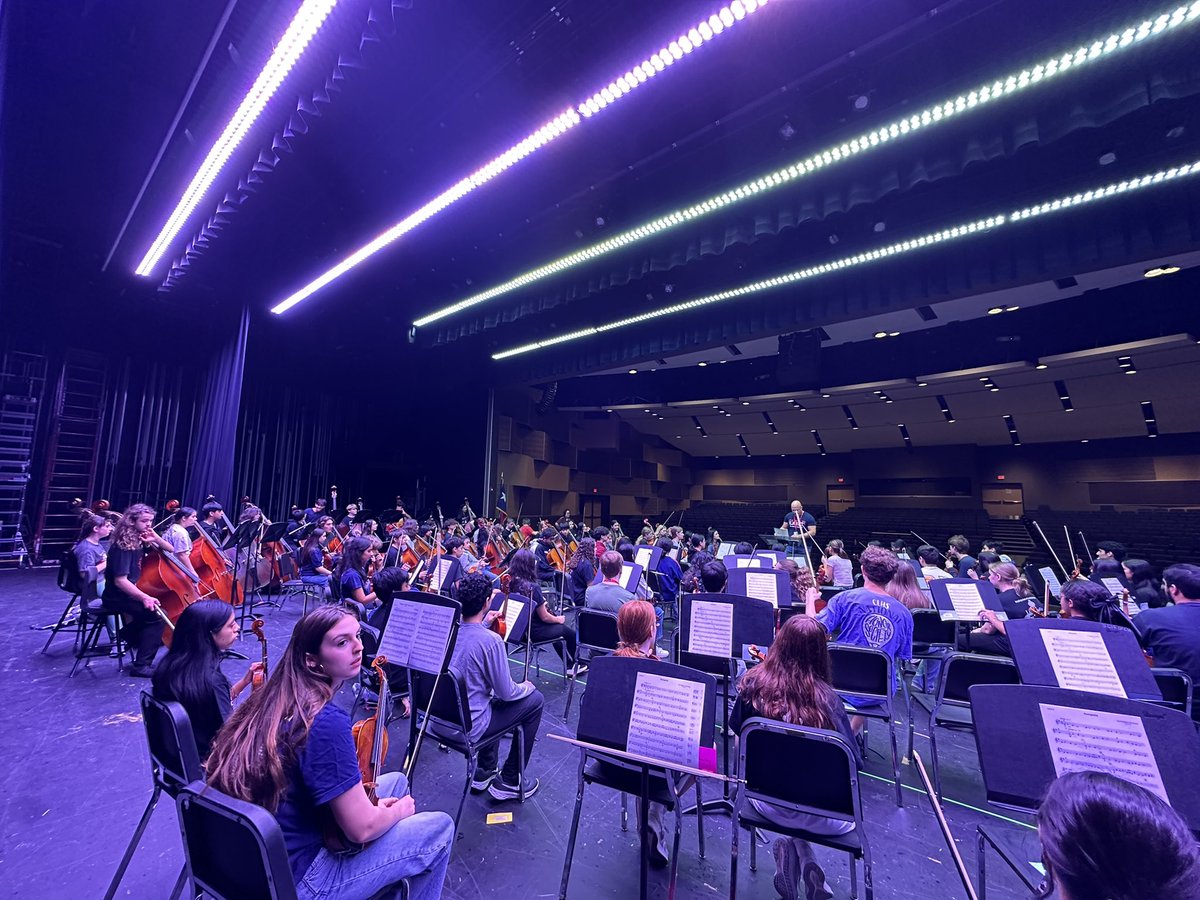 SCIS_Orch's tweet photo. The @SCIS_CCISD Orchestra 8th graders had a great trip to visit @Clear_LakeHS and @CreekWildcats today! Current Cardinals got to meet their future Wildcat and Falcon orchestra families, tour campus, and play with the HS Orchestra students! @CCISD_VPA @ClearCreekISD https://t.co/gapoyjlhvs