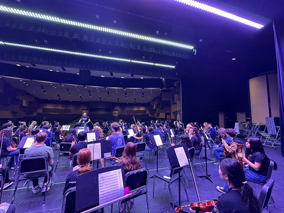 SCIS_Orch's tweet photo. The @SCIS_CCISD Orchestra 8th graders had a great trip to visit @Clear_LakeHS and @CreekWildcats today! Current Cardinals got to meet their future Wildcat and Falcon orchestra families, tour campus, and play with the HS Orchestra students! @CCISD_VPA @ClearCreekISD https://t.co/gapoyjlhvs