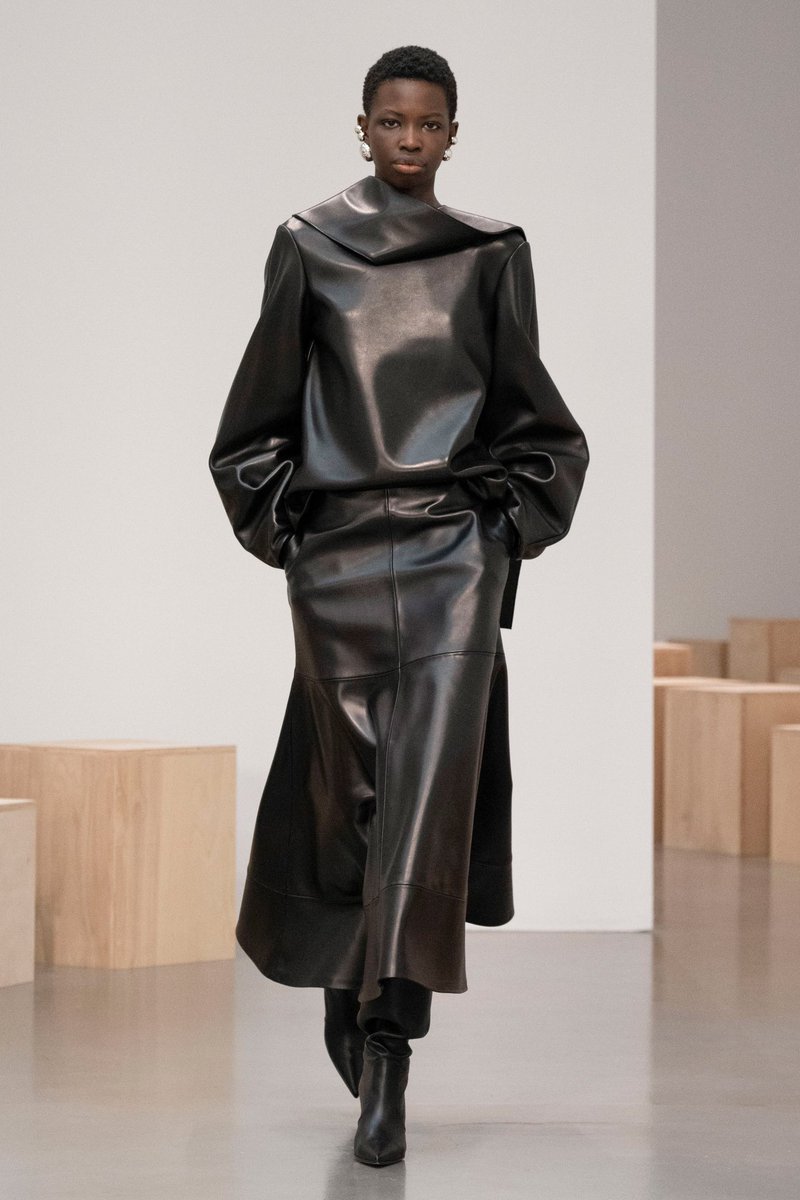 jacquemusx's tweet photo. Brandon Maxwell FW25 https://t.co/T2FurWOkJC