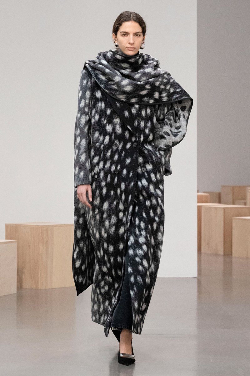 jacquemusx's tweet photo. Brandon Maxwell FW25 https://t.co/T2FurWOkJC