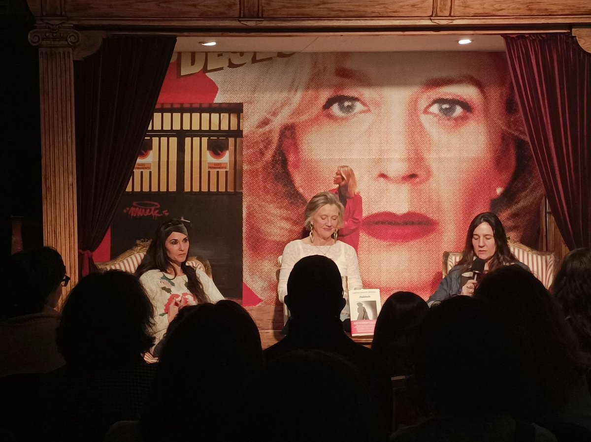 Hoy en la presentación del nuevo libro de Cristina Sánchez-Andrade "Habitada"
<a href="/LibreriaMistral/">Libreria Mistral</a> hasta la bola
Hay que leerlo ¡Promete!  <a href="/AnagramaEditor/">Editorial Anagrama</a>