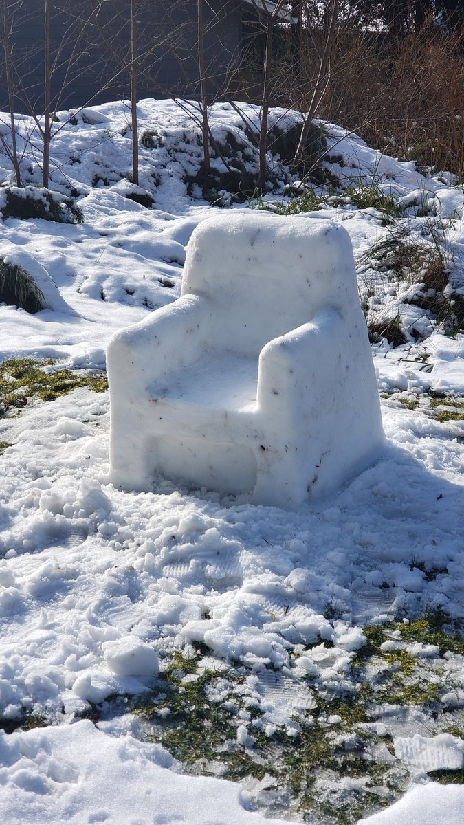 SinistralAnimal's tweet photo. Not much snow this year, just a little chair https://t.co/21fmwDm8Ug