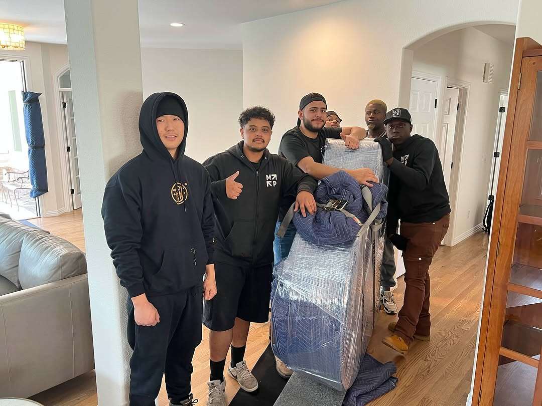 Movingproz's tweet image. Grateful for clients who trust us with their move 🙌🫶

#MovingProz #MovingMadeEasy #KansasMoves#FlawlessMoves #KansasCityMoves #ProfessionalMovers #MovingDayMagic #KansasCity #MovingDay #MovingService #MoversLife #BestMovers #Movers #KansasCityMovers #MoveToKansas