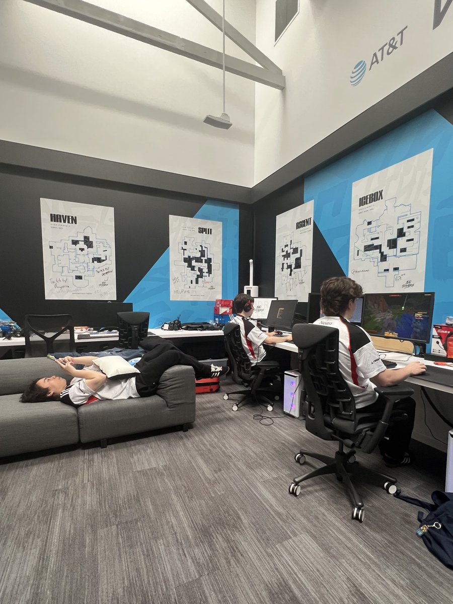 100T_VAL's tweet image. offseason going crazy