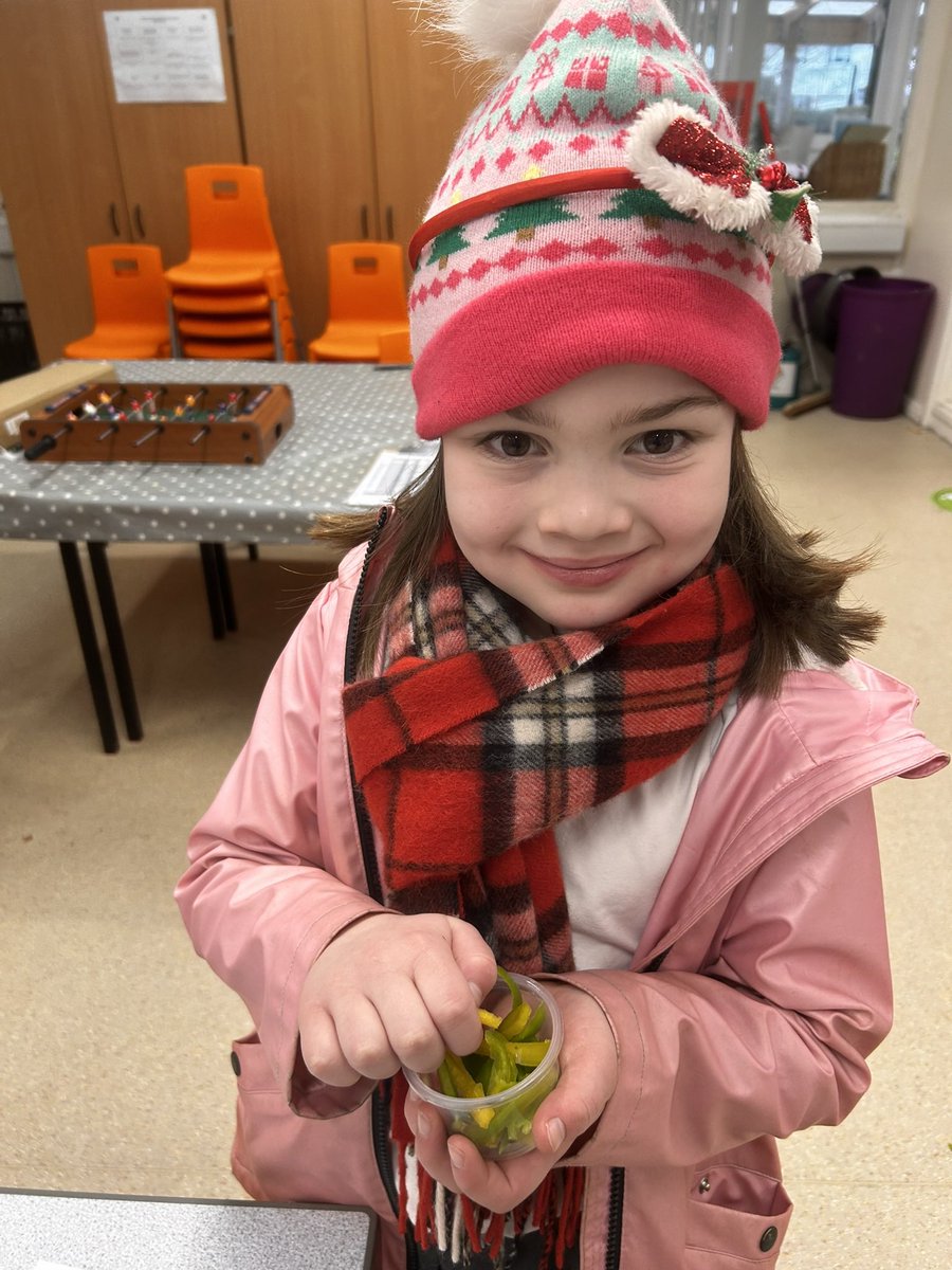 We harvested some peppers from our polytunnel. They were washed, chopped and served up at snack time. Yum! 😋 @GoytreFawr <a href="/EcoSchoolsWales/">Eco-Schools Wales</a> <a href="/MonHealthySch/">Monmouthshire Health Promoting Schools Scheme</a>