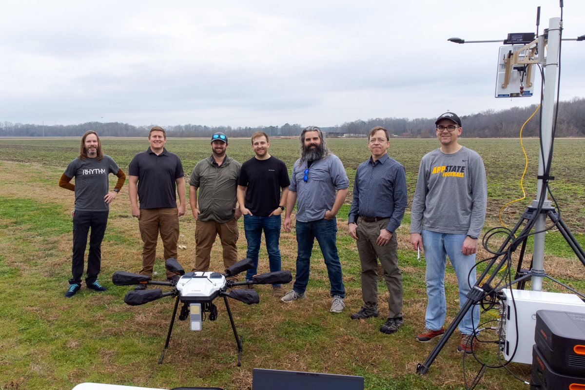 CamgianAI's tweet photo. Exciting things are happening at Camgian this week as we join forces with our partners at Fortem to train and fly DroneHunter! ππ‘
#Camgian #Fortem #DroneHunter #CUASSolutions #InnovationInAviation #Partnership https://t.co/DbeI8HC66g