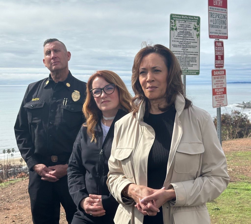 Kamala Harris since leaving office:

- joined the wildfire relief efforts in altadena
- spotted shopping at the asian supermarket
- supported the fireaid benefit concert in los angeles
- visited and thanked first responders in palisades

THAT’S MY PRESIDENT!!!!!!