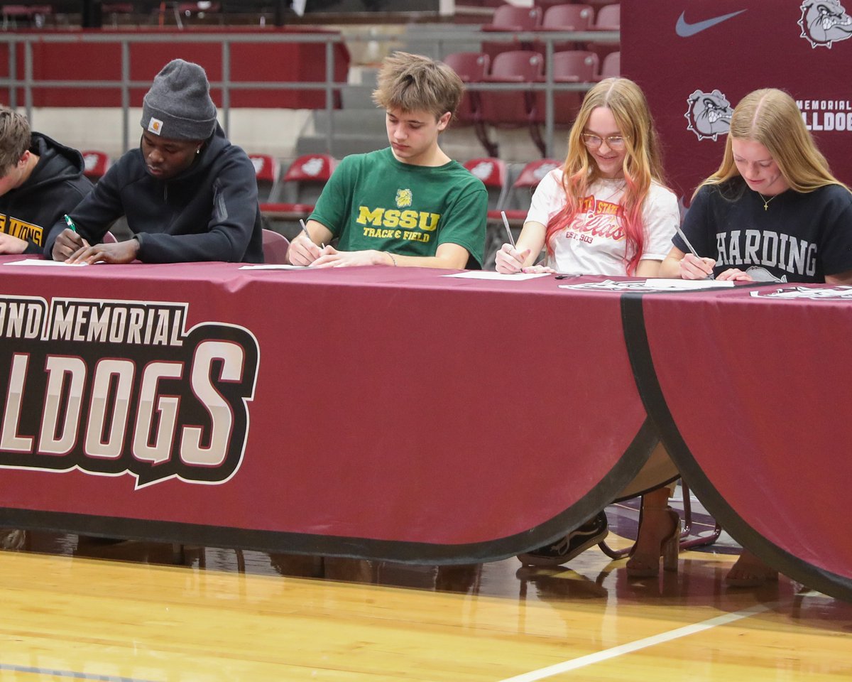 tylerfitzjav's tweet photo. Signing day yesterday at @goemhsathletics.  Great day with lots of great athletes.  Excited for the journey to come with @MoSoXCTF &amp; @mososports!  Senior season up first though.  @HSVarsity https://t.co/BMpakUYFte