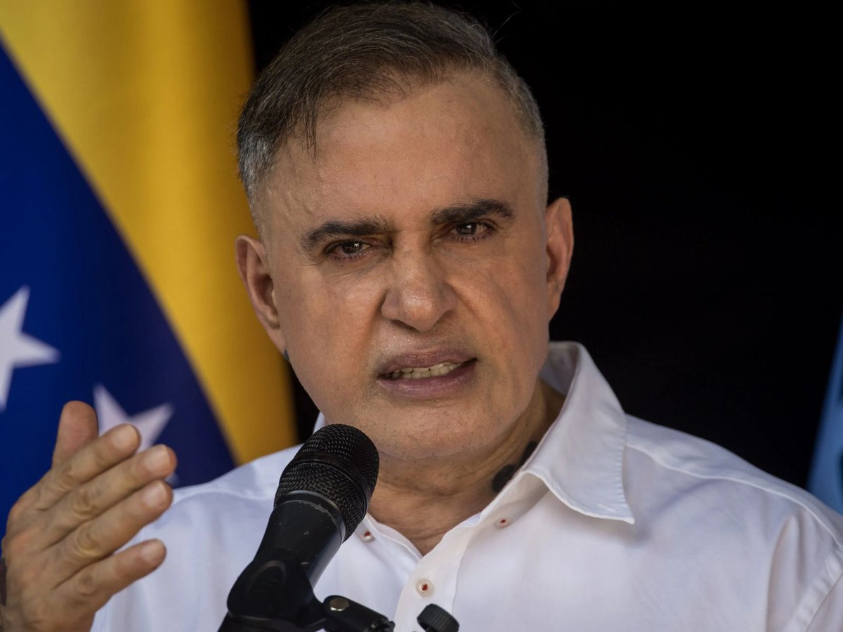 RunRunesWeb's tweet photo. Tarek William Saab: “En el momento de conmoción que vivió Venezuela, donde la paz estuvo en jaque (…) el Ministerio Público, las fuerzas policiales y militares y los tribunales penales ordinarios actuaron para evitar un daño mayor” #LasPerlas https://t.co/okudTUL36P https://t.co/CDGVrp3FEv