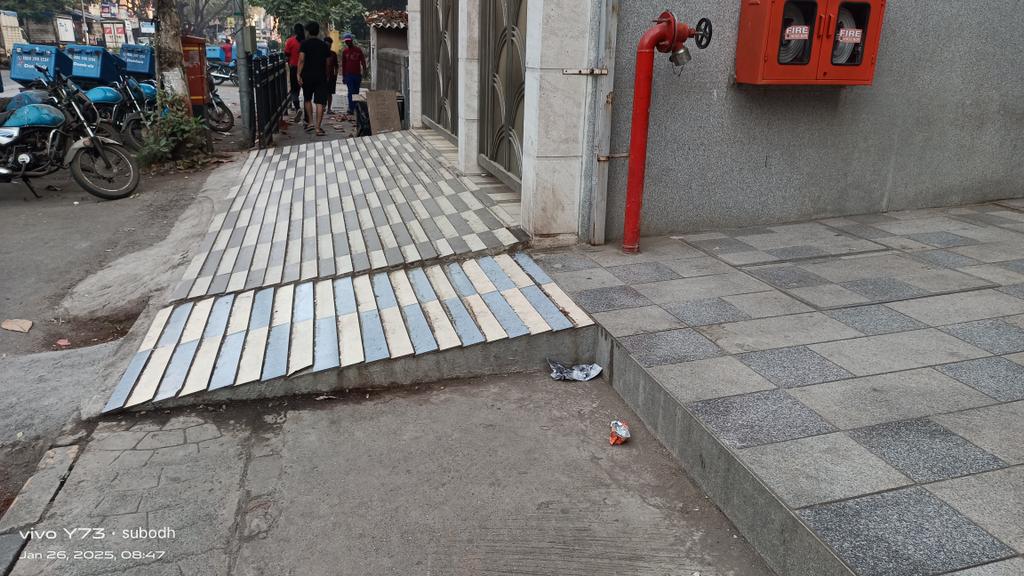 subodh_gore's tweet photo. How to walk ?
Next to Arjun Centre , Supreme Elenor, opp Patvardhan Colony. Who gave permission to such a ramp ? https://t.co/4Ht6DSIUKE