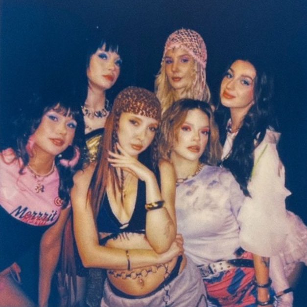 beni yine 2000lerde gibi hisettiren o grup
#ManifestZamansızdık