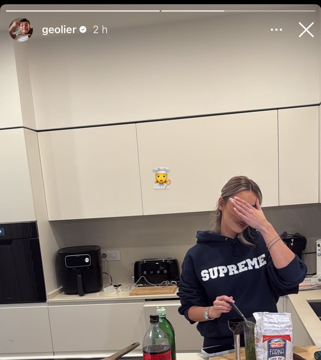 Frattesi ha preso 3 pere torna in spogliatoio prende il cell apre insta e vede la sorella che cucina per un napoletano hahahaha