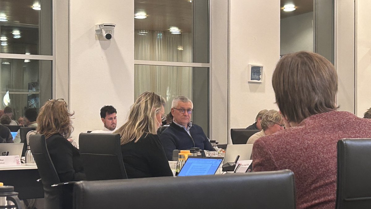 FVD-raadslid botst met gemeenteraad over zonnepark Sint Hubert 

omroeplvc.nl/nieuws/06-02-2…