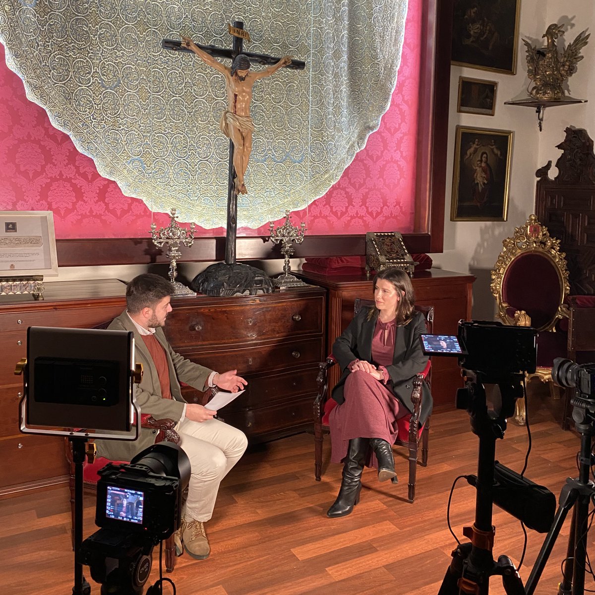 La Oliva de Salteras (@olivasalteras) on Twitter photo 🎙️Algo se cuece en nuestra <a href="/Hdad_Pasion/">Archicofradía Sacramental de Pasión</a> con la colaboración de <a href="/Manu_Lamprea/">Manuel Lamprea</a> y la presencia de <a href="/DanielAlbarran_/">Daniel Albarrán 🎶</a> e <a href="/gcaladoirene/">Irene Gómez-Calado</a>.
#SuenaLaOliva #Pasión25 #Sevilla #Cuaresma25 <a href="/ANSASound/">ANSA Sound</a> 🎙️Algo se cuece en nuestra <a href="/Hdad_Pasion/">Archicofradía Sacramental de Pasión</a> con la colaboración de <a href="/Manu_Lamprea/">Manuel Lamprea</a> y la presencia de <a href="/DanielAlbarran_/">Daniel Albarrán 🎶</a> e <a href="/gcaladoirene/">Irene Gómez-Calado</a>.
#SuenaLaOliva #Pasión25 #Sevilla #Cuaresma25 <a href="/ANSASound/">ANSA Sound</a>