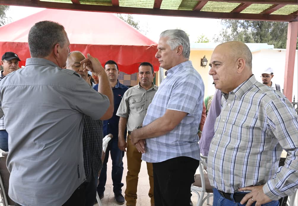 En el poblado de #Vertientes, visitamos uno de los "centros de gravedad" de la Empresa Ruta Invasora. Aquí conocimos esta experiencia dirigida a la venta de alimentos a personas en situación de vulnerabilidad. La entidad cuenta con 13 de estas instituciones en toda la provincia.