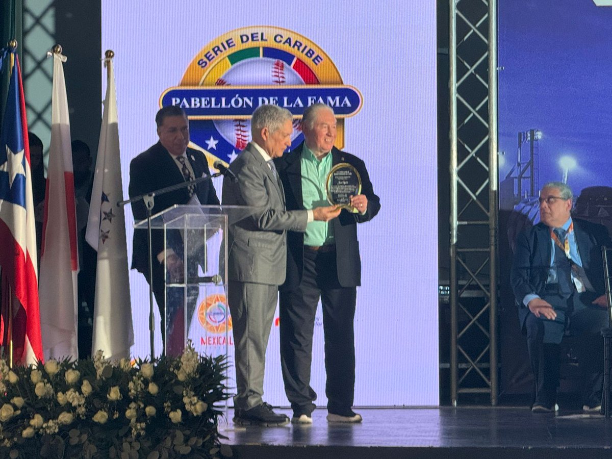 El esfuerzo y la pasión tienen su recompensa. 🏅⚾ Juan Aguirre recibe el Botón de Oro. 

¡Un honor bien merecido! 👏🍊 <a href="/Liga_Arco/">Liga ARCO Mexicana del Pacífico</a>