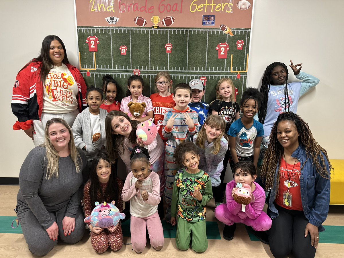 miss_mundell's tweet image. Dreaming of the Chiefs in our favorite pajamas 💛🏈❤️  #nkcschools @ToppingBulldogs #ChiefsKingdom