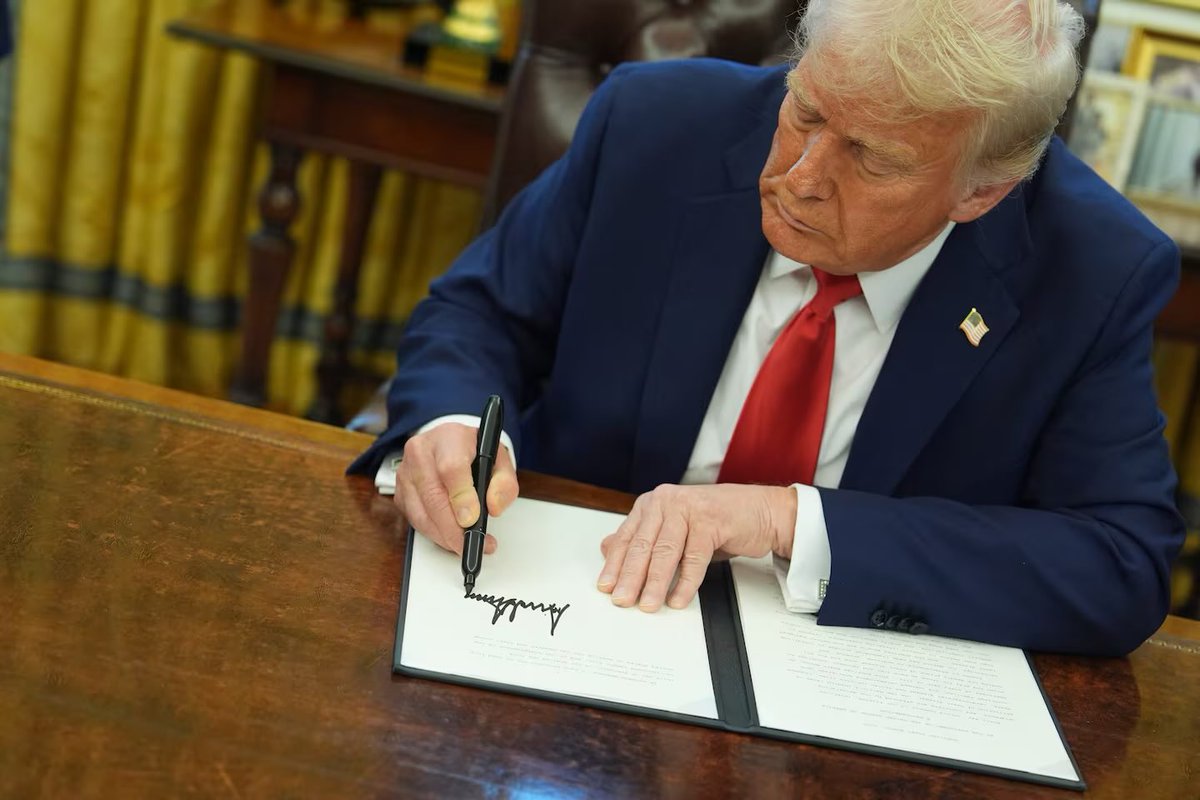 🚨BREAKING: President Trump signs an Executive Order to review the funding of ALL non-government organizations that rely on federal dollars. 

It’s all coming to light.