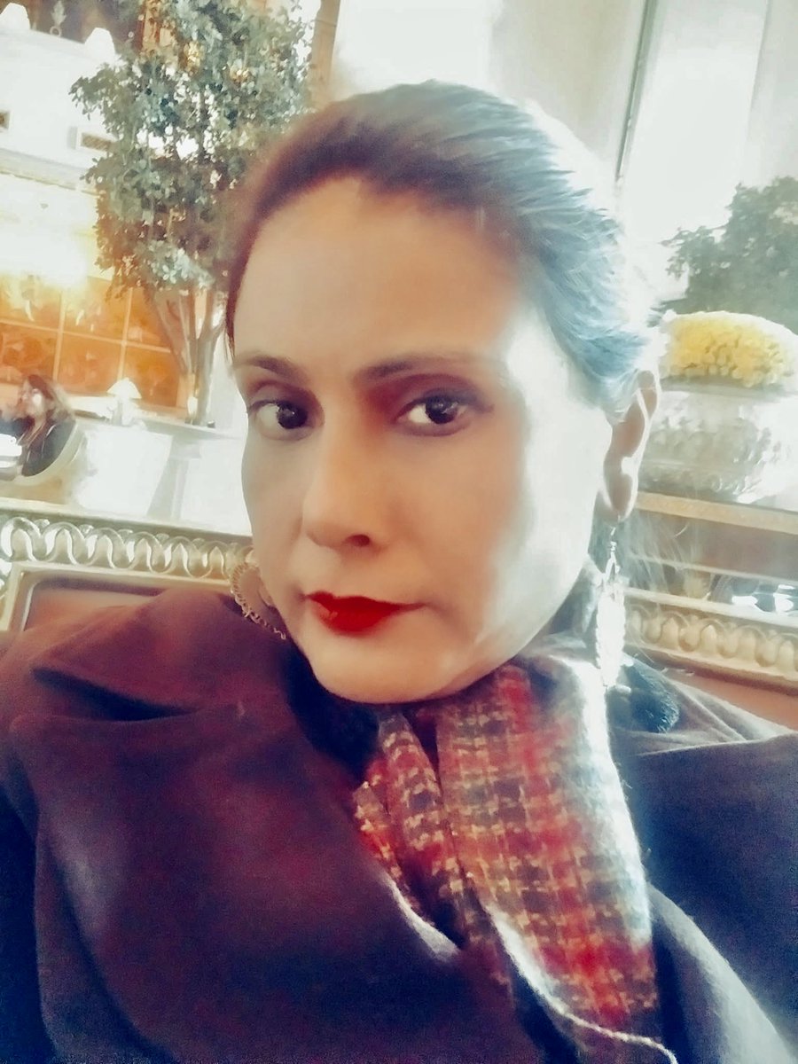 RBakshee's tweet photo. Let your day be like your #canvas on which you #paint whatever you wish to ..
Just pick up the #brush ,Now
#FridayBliss https://t.co/CxUmrq0IXT