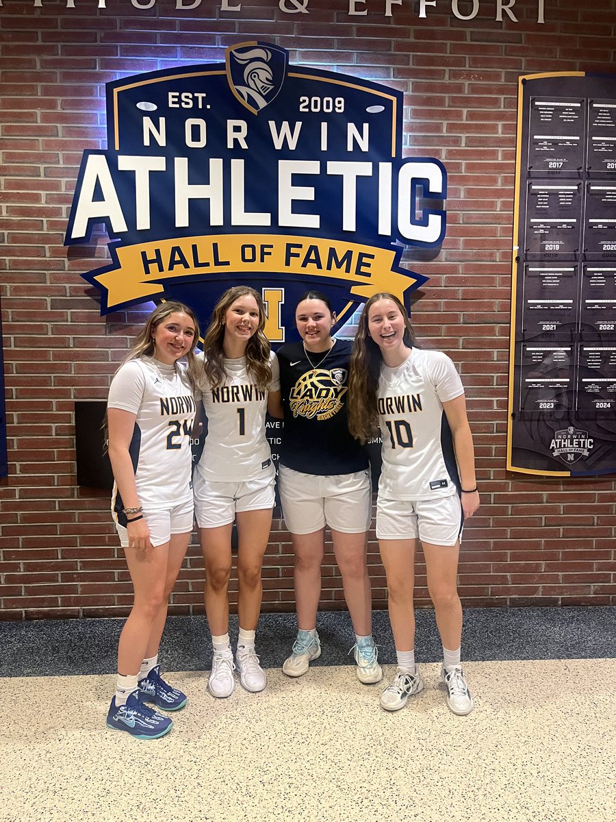 Senior Night Section Champs 

Norwin 54
Hempfield 43

Tonight, Norwin honored our four seniors and they rewarded the Norwin fans with a section title . 

Fab Four Scoring 

Kendall Berger 25 
Lexi Heller 9 
Bella Furno 8
Averi Brozeski 5