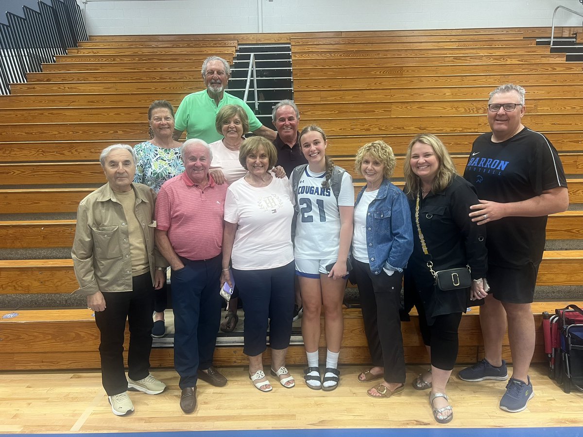 taylor_viotto's tweet photo. Playoff win! 
Family ! 
Go Cougars! 🏀☀️ https://t.co/KOPPTFdLYa