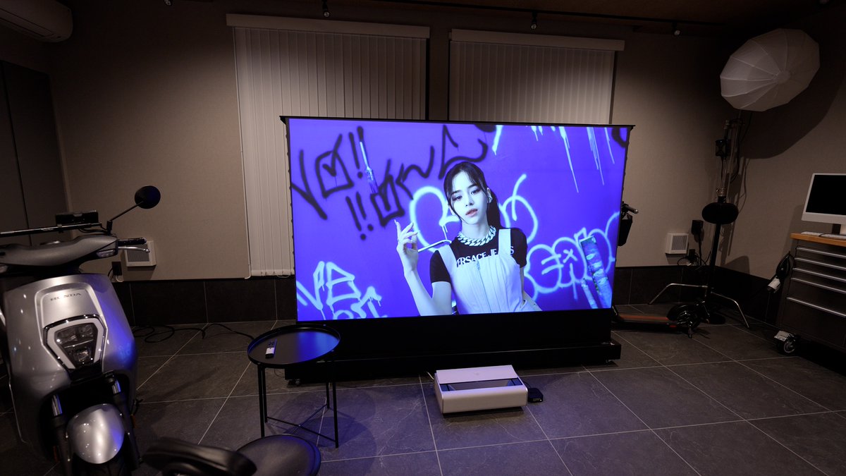 GarageWith's tweet image. 壁からわずか18センチで100インチの 4K dolby vision 超高画質を投影できます。超短焦点プロジェクター 2025年モデルの進化が凄すぎました。

youtu.be/5dMvR1GmfnQ