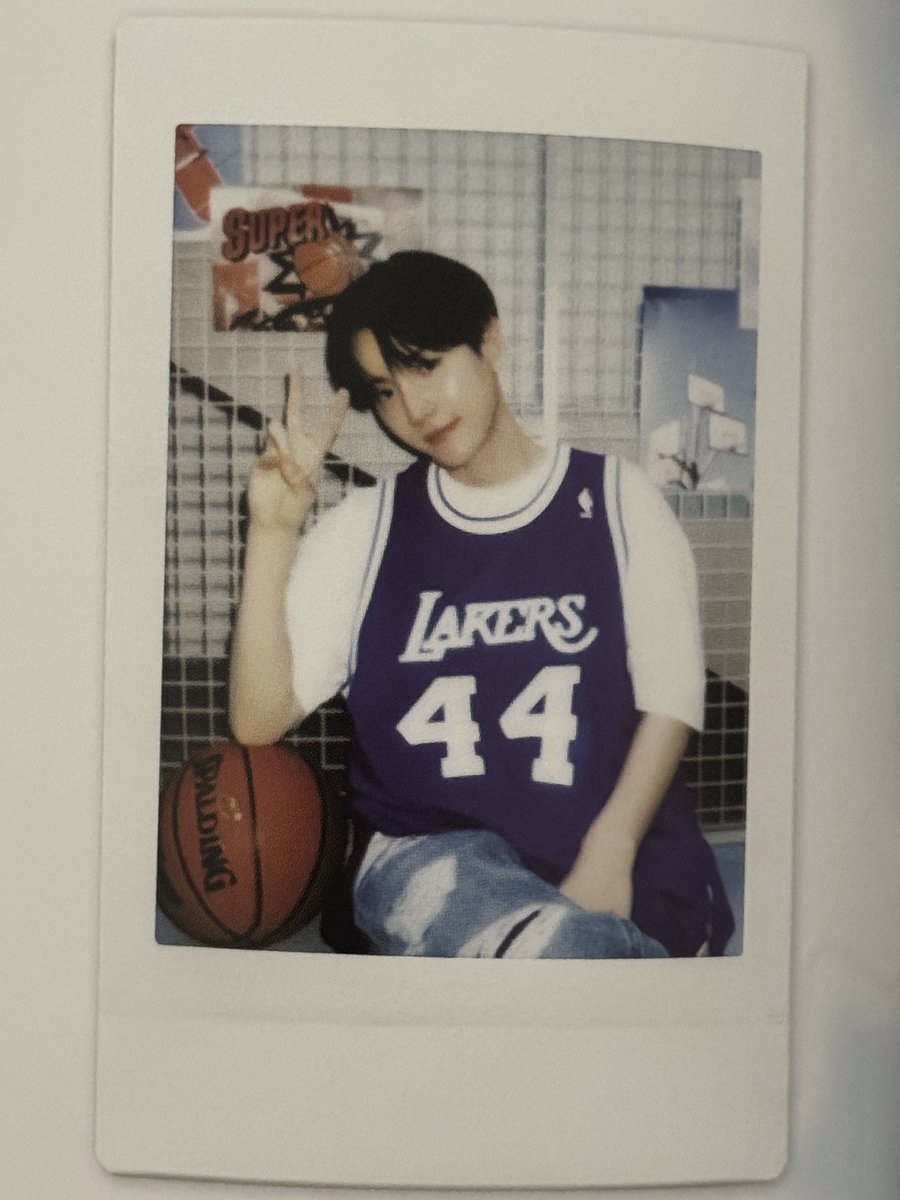 흐하하핳 😳😳 큥님이 왤캐 남자야