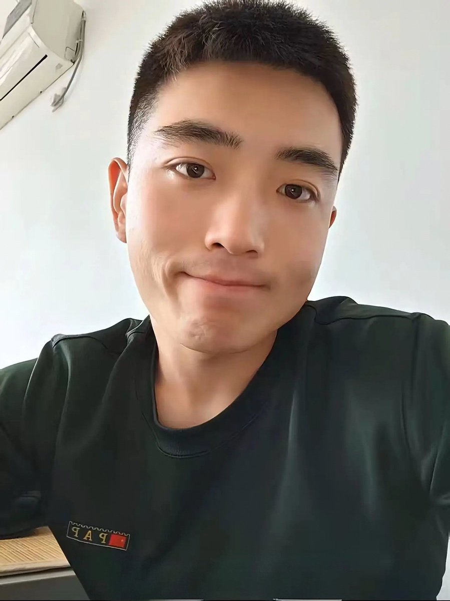guoxu000000's tweet photo. 谁有他的飞机视频啊，从抖音刷到的，和好几个女的玩，被人家告到总队了？ https://t.co/2PDqpz7kWD