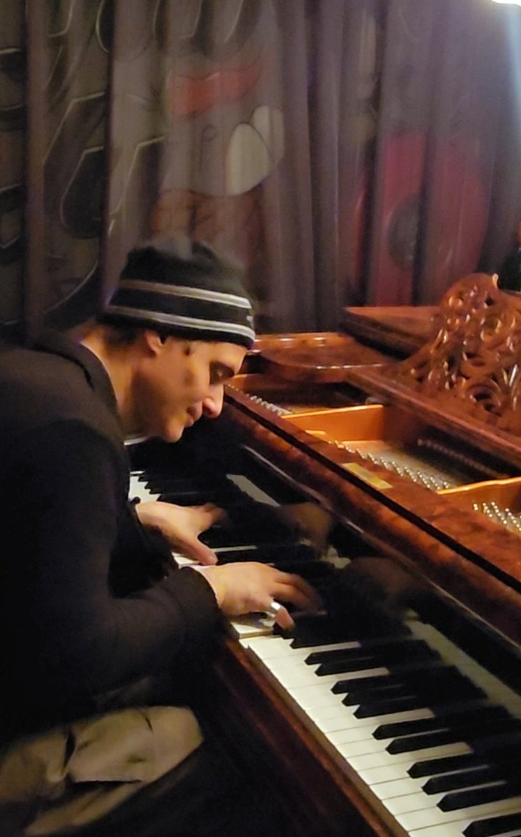 Making music in Reykjavik, Iceland. It was so cold, dark, and fabulous!
#iceland #music #jazz #yamaha #bosendorfer #reykjavik #piano