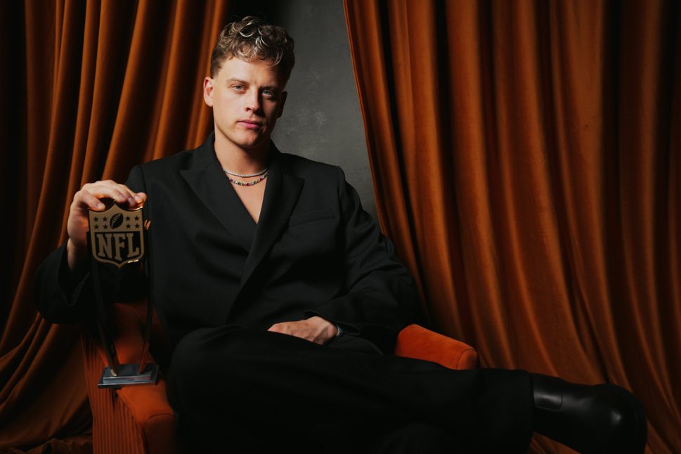 الذهبي جو بورو م زال الاول في سباق جائزة افضل لاعب عائد من الاصابة.
#RuleTheJungle