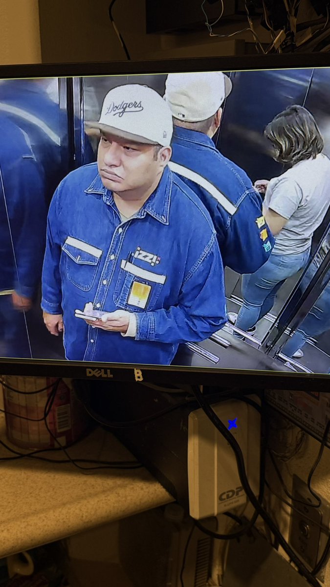 MayelaYam's tweet photo. @izzi_mx aquí está tu técnico, si fueron víctimas de este sujeto denúncienlo. Hago responsable a la C. Camila Barrios de izzi porque ella es la única que conocía mis datos. @Profeco @CondusefMX @INAImexico @PacoZeaCom #DenunciaCiudadana #robodeidentidad https://t.co/JBuZjw1Qz1