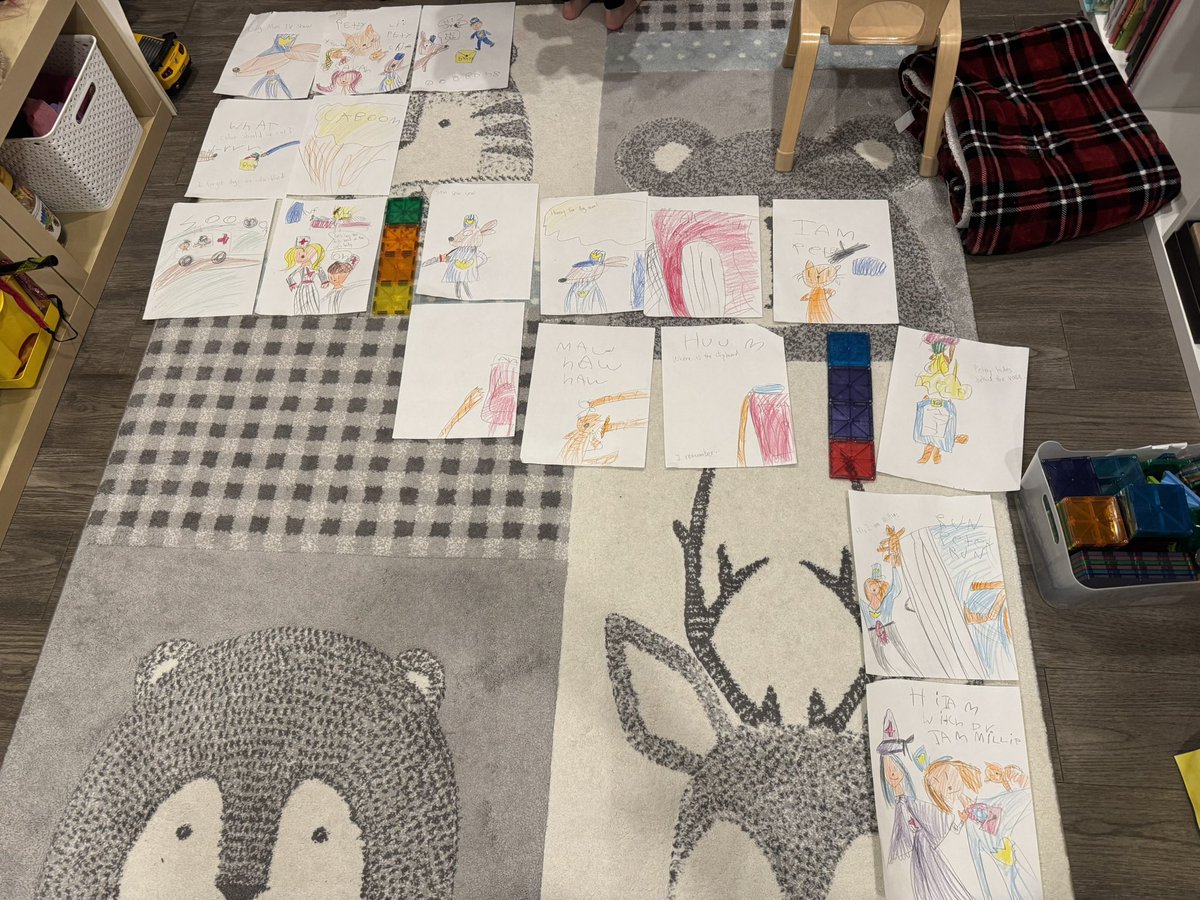 d_ijk_stra's tweet image. 별이가 자기가 Dog Man의 TV show를 만들 거라고 스토리보드를 만들고 있다… Dav Pilkey가 허락을 해줘야하는데… #별이육아 #별이그림