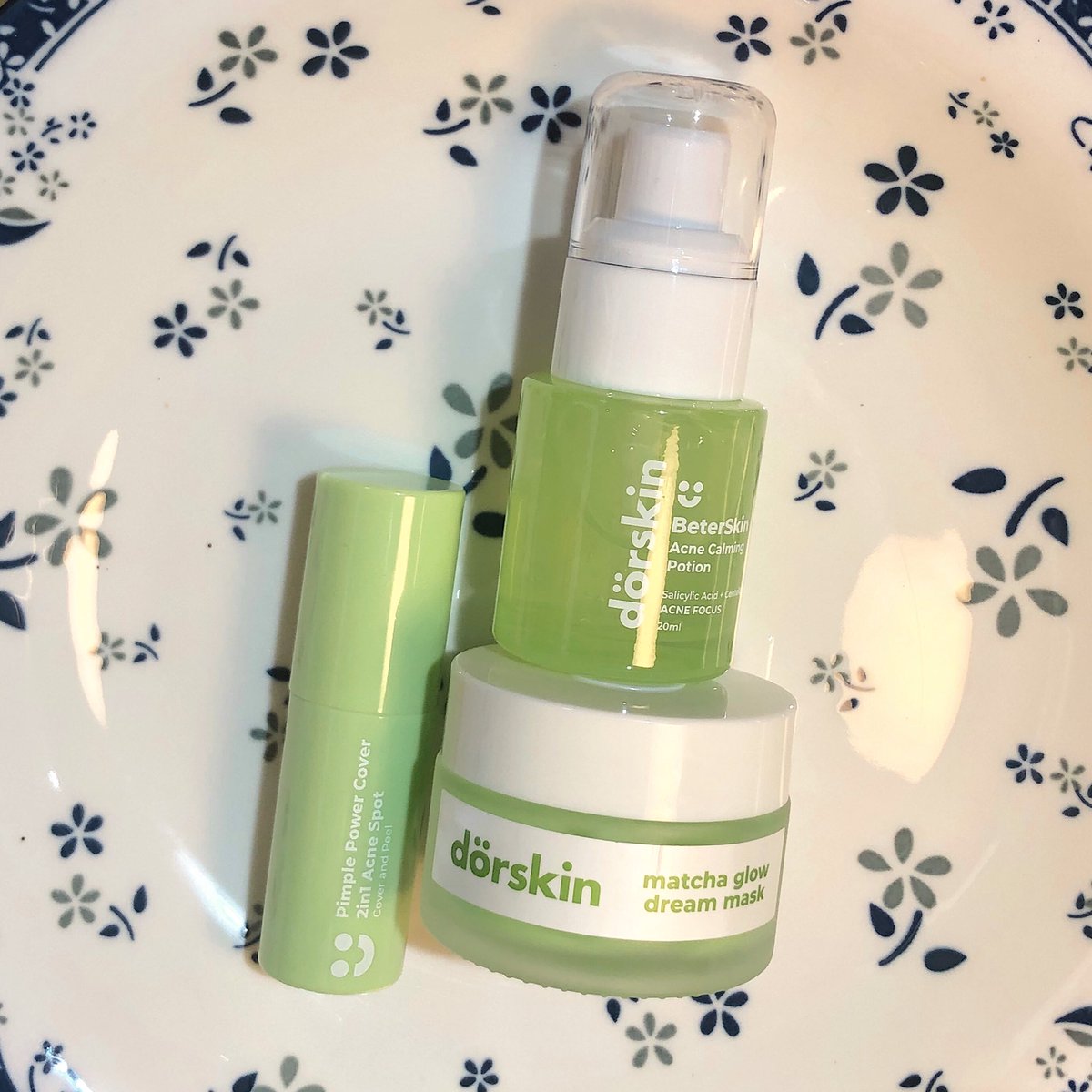 Shakreto's tweet image. Aku kira cuma bisa dipakai sebagai sleeping mask, ternyata bisa jadi moisturizer juga.

Definisi kecil-kecil cabe rawit😃💛