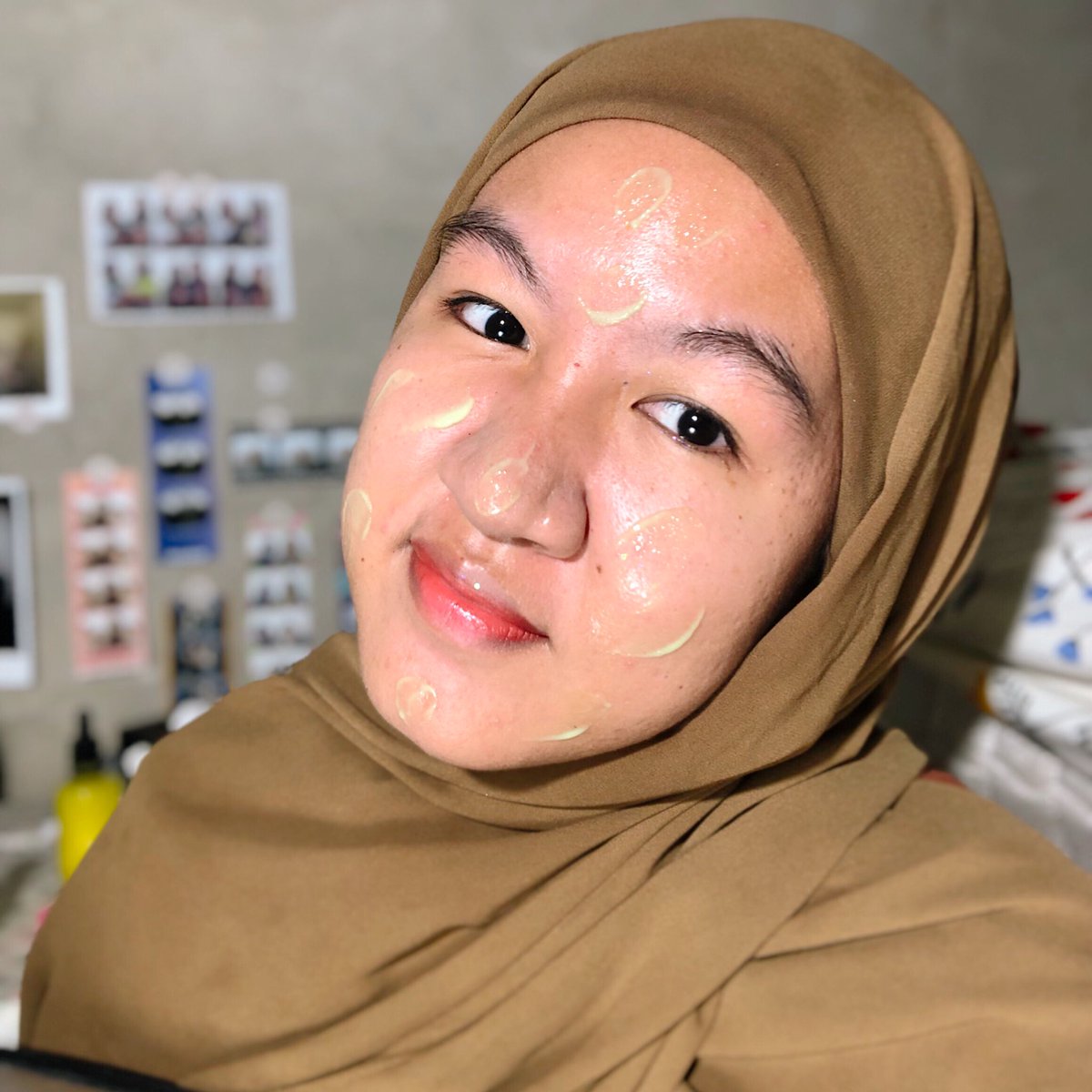 Shakreto's tweet image. Aku kira cuma bisa dipakai sebagai sleeping mask, ternyata bisa jadi moisturizer juga.

Definisi kecil-kecil cabe rawit😃💛