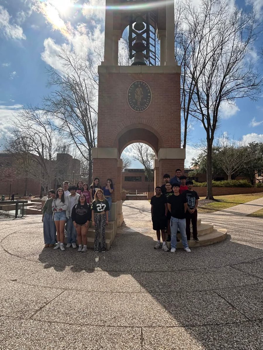 EISDMemorialHS's tweet photo. Memorial 12th graders had an awesome experience visiting Sam Houston State University in Huntsville, Tx. They toured the beautiful campus &amp; enjoyed the lively student center, and listened in on an admissions presentation. Our Minutemen are College Bound 👨‍🎓👩‍🎓 https://t.co/Nwt9XRB7X2