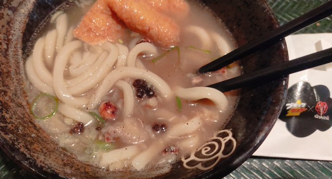 追撃でうどん出汁つゆに溶かし混ぜブラックサンダー天ぷら。…うん、激的に不味くはないケド決して融和して美味くなるコトもないカンジ。正直甘いのがどうこう言うならきつねのお揚げと成分のなにが違うのか?とすら。ブフォ!と吹く程わかりやすい不味さにもならないカンジ。 