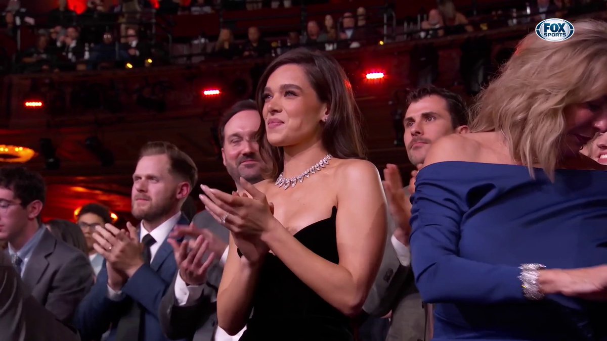 NFLonFOX's tweet photo. Proud 💙

@HaileeSteinfeld | @JoshAllenQB https://t.co/cQLiboWv2u