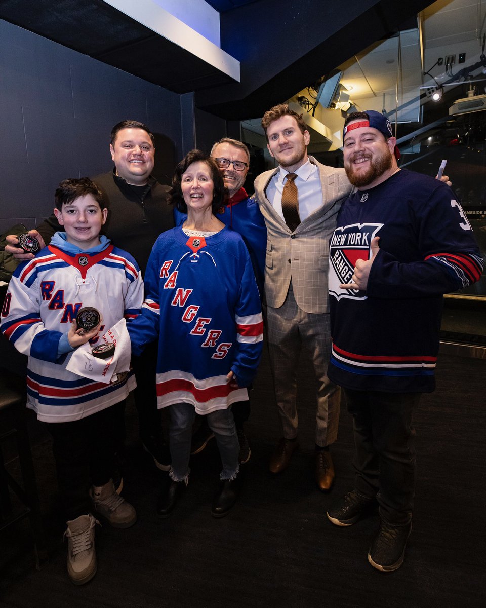 JLazzy23's tweet photo. Had a great night seeing @Gary_Ragusa work his magic with the Team Goose ALS Foundation with @NJDevils Brett Pesce and @NYRangers Adam Fox.

Gary’s story and work is incredibly inspiring, I will be doing a story on it for @DailyFaceoff. 

Check out https://t.co/5Ej4ZHw8by https://t.co/XpdUCbumSw