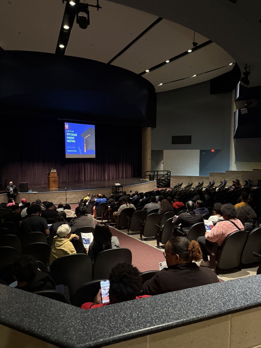 _shaylapratt's tweet photo. Wow! Our 8th Grade Parent Meeting was a HUGE success! π It was a full house, and families walked away with a wealth of knowledge to prepare for high school. Big thanks to our amazing team for making it an incredible night! πππΎ #FutureFreshmen #WeAreDville #StudentSuccess https://t.co/x2KJhDuOig