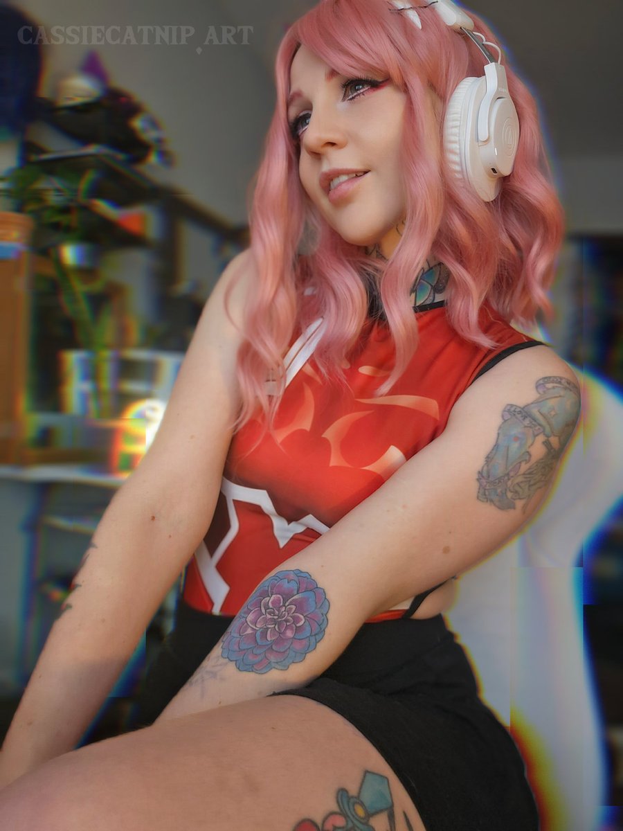 cassiecatnip's tweet image. Heyo I&apos;m live ^-^ 

#zerotwo #cosplay #cassiecatnip #anime #twitch #youtube #kick #tiktok