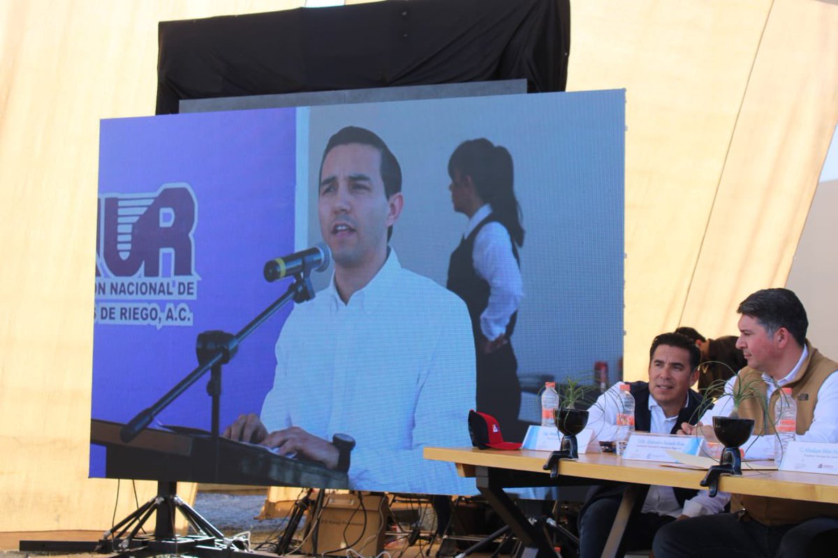 JuanMGonzalezA's tweet photo. Hoy tuve el orgullo de ser invitado a la conmemoración del 30º aniversario de la constitución del Consejo Directivo de Vigilancia de la Asociación de Usuarios del Distrito de Riego No. 37 Altar-Pitiquito-Caborca A.C.

💧☀️ https://t.co/YPZUrkWhcB