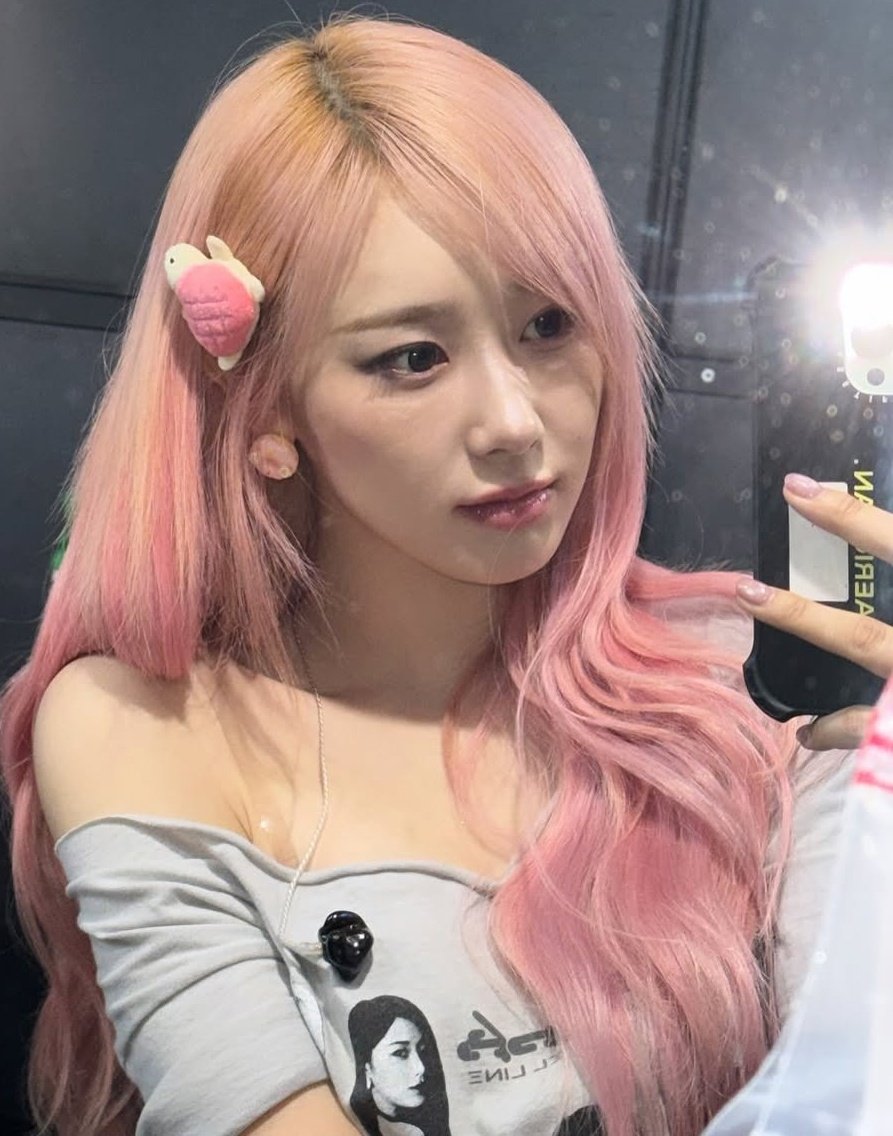 urmoon_aeri's tweet photo. pretty giselle 💓 https://t.co/gpY11MrDWT
