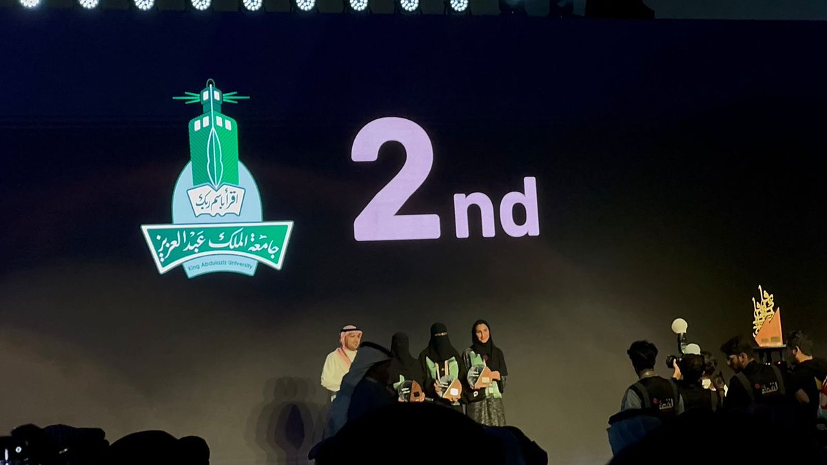 pharma20kau's tweet photo. بكل فخر واعتزاز، نبارك لطالباتنا المتألقات من كلية الصيدلة بجامعة الملك عبدالعزيز بتحقيقهن المركز الثاني دوليًا والأول محليًا  في مسابقة المهارات الإكلينيكية، بعد منافسة قوية بين 39 جامعة محلية ودولية! 🥈

إسراء باعبيد
ربى باعقيل
جوري صفطة

إنجاز يليق بكم، وفخر يليق بجامعتنا 🇸🇦💚 https://t.co/y5KgvJxFSf