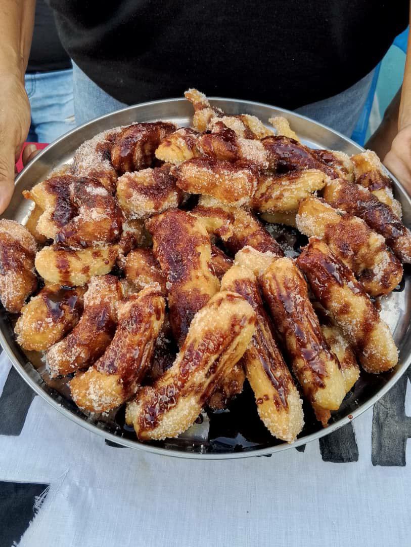 En el Edo. <a href="/Sucre_MRT/">Sucre_MRT</a> nuestra militancia Rebelde del Municipio Sucre junto a la Dirección Regional, compartieron saberes y experiencias aprendiendo a elaborar "Churros" uno de los postres más conocidos y suculentos en Venezuela, con el objetivo de combatir la guerra económica.