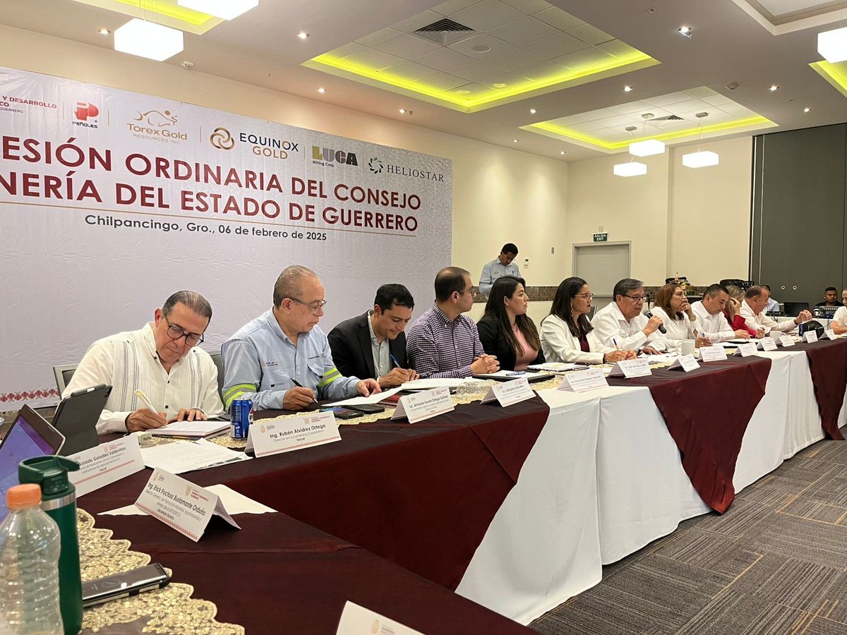 CCEGRO_oficial's tweet photo. El día de hoy se llevó a cabo la XXVI Sesión Ordinaria del Consejo de Minería del Estado de Guerrero, la cual fue presidida por la Mtra. Teodora Ramírez Vega (@TeodoraRamirezV), Secretaria de Fomento y Desarrollo Económico del Estado de Guerrero (@sefodecogro), en su calidad de Presidenta Ejecutiva de este honorable órgano colegiado.

Durante esta importante sesión se evaluaron las actividades del ejercicio 2024, se integró el Calendario de Sesiones Ordinarias y la Propuesta de Trabajo para el año 2025.

De igual forma, participaron los Directivos de las empresas mineras ubicadas en Guerrero: Faysal Rodríguez Valenzuela (@FaysalRodriguez), Vicepresidente Senior de @TorexGold en México; Armando Fausto Ortega Gómez; Vicepresidente Senior de @EquinoxGoldCorp; Rubén Alvídrez Ortega, Director de @LucaMining; Christopher Ávila Mier, Subdirector de Relaciones con Gobierno de Industrias Peñoles (@Ind_Penoles); y Gonzalo González Valdovinos, Gerente de Relaciones con la Comunidad de Minera Aurea.

Así mismo, estuvo presente Manuel Antonio Rojas Cerros (@manuelrojas1968), Presidente del Clúster de la Construcción de Guerrero, como representante del Consejo Coordinador Empresarial (CCE) Capítulo Guerrero.