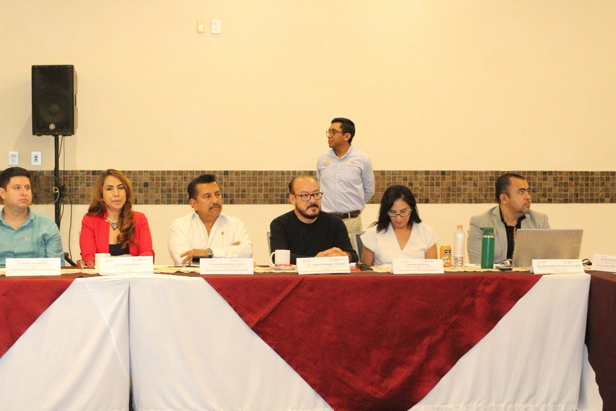 CCEGRO_oficial's tweet photo. El día de hoy se llevó a cabo la XXVI Sesión Ordinaria del Consejo de Minería del Estado de Guerrero, la cual fue presidida por la Mtra. Teodora Ramírez Vega (@TeodoraRamirezV), Secretaria de Fomento y Desarrollo Económico del Estado de Guerrero (@sefodecogro), en su calidad de Presidenta Ejecutiva de este honorable órgano colegiado.

Durante esta importante sesión se evaluaron las actividades del ejercicio 2024, se integró el Calendario de Sesiones Ordinarias y la Propuesta de Trabajo para el año 2025.

De igual forma, participaron los Directivos de las empresas mineras ubicadas en Guerrero: Faysal Rodríguez Valenzuela (@FaysalRodriguez), Vicepresidente Senior de @TorexGold en México; Armando Fausto Ortega Gómez; Vicepresidente Senior de @EquinoxGoldCorp; Rubén Alvídrez Ortega, Director de @LucaMining; Christopher Ávila Mier, Subdirector de Relaciones con Gobierno de Industrias Peñoles (@Ind_Penoles); y Gonzalo González Valdovinos, Gerente de Relaciones con la Comunidad de Minera Aurea.

Así mismo, estuvo presente Manuel Antonio Rojas Cerros (@manuelrojas1968), Presidente del Clúster de la Construcción de Guerrero, como representante del Consejo Coordinador Empresarial (CCE) Capítulo Guerrero.