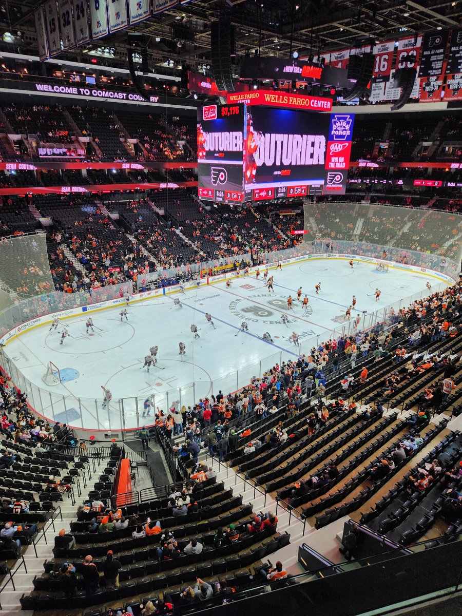 BroadStLegends's tweet photo. Hockey night in Philadelphia 🟠⚫ #letsgoflyers https://t.co/MZ4rt0kXw0