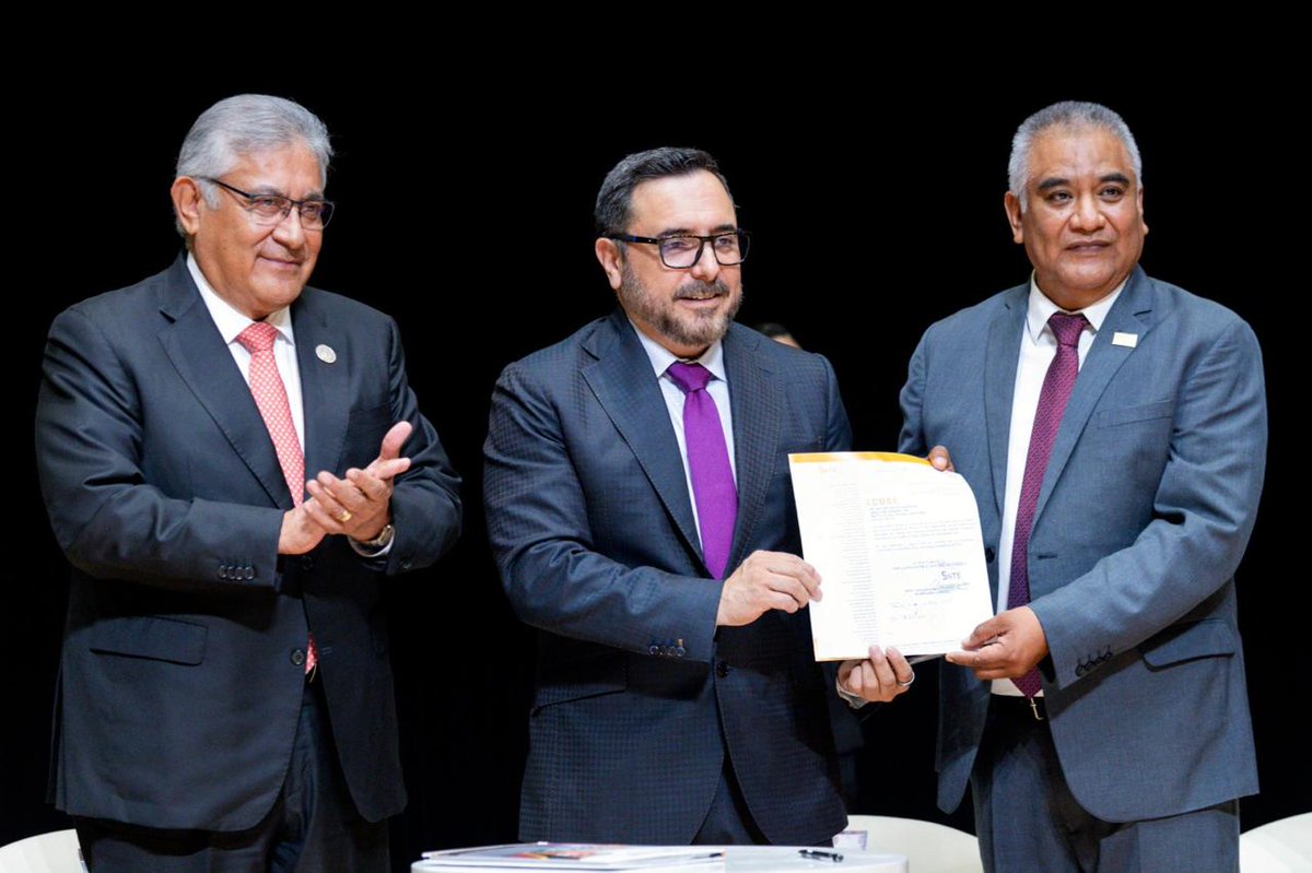 Encabezados por el Srio. Gral. del #SNTE, Mtro. Alfonso Cepeda Salas, las secciones <a href="/secc11cdmx/">Sección 11 SNTE CDMX</a> y <a href="/Seccion60SNTE/">Sección 60 del SNTE</a> entregaron al <a href="/IPN_MX/">IPN</a> sus pliegos de demandas salariales y prestacionales. El líder nacional confió en que habrá resultados excelentes acortar.link/nocF1L