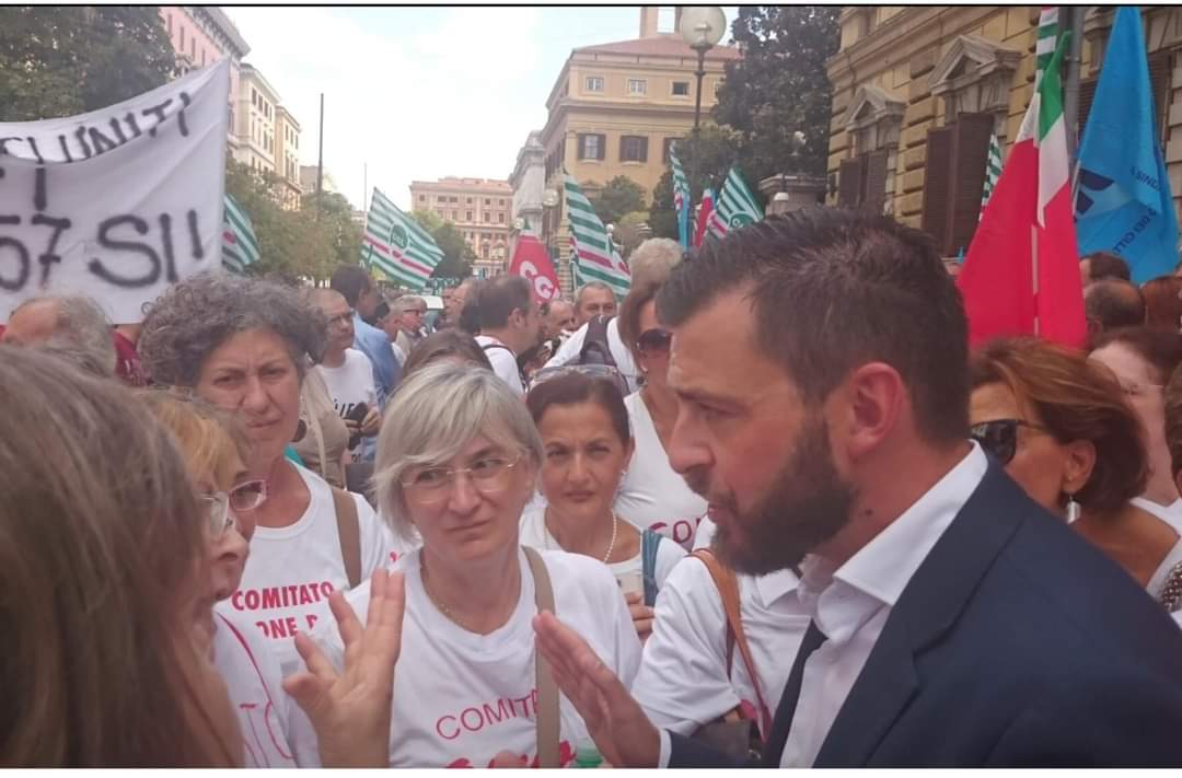 paolabest64's tweet photo. @GiuseppeConteIT Presidente mi dispiace  di vedere Lei al fianco delle Fantastiche Lavoratrici de #LaPerla
Lo sa perché ? 
Perché dovrebbero invece esserci la @CalderoneMarina 
@w_rizzetto
@ClaudioDurigon e magari, perché no, @GiorgiaMeloni 
Cioè quelli della #FalsaProroga #OpzioneDonna 🤨 https://t.co/D8VMTVjcA1
